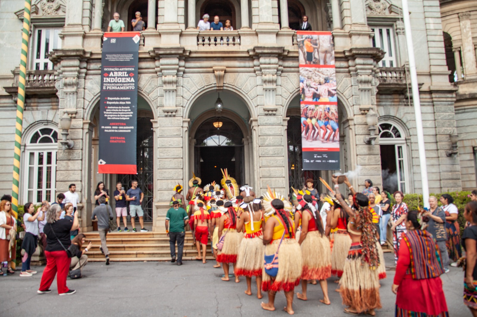 Primeiro festival competitivo online de teatro musical premiará artistas  iniciantes