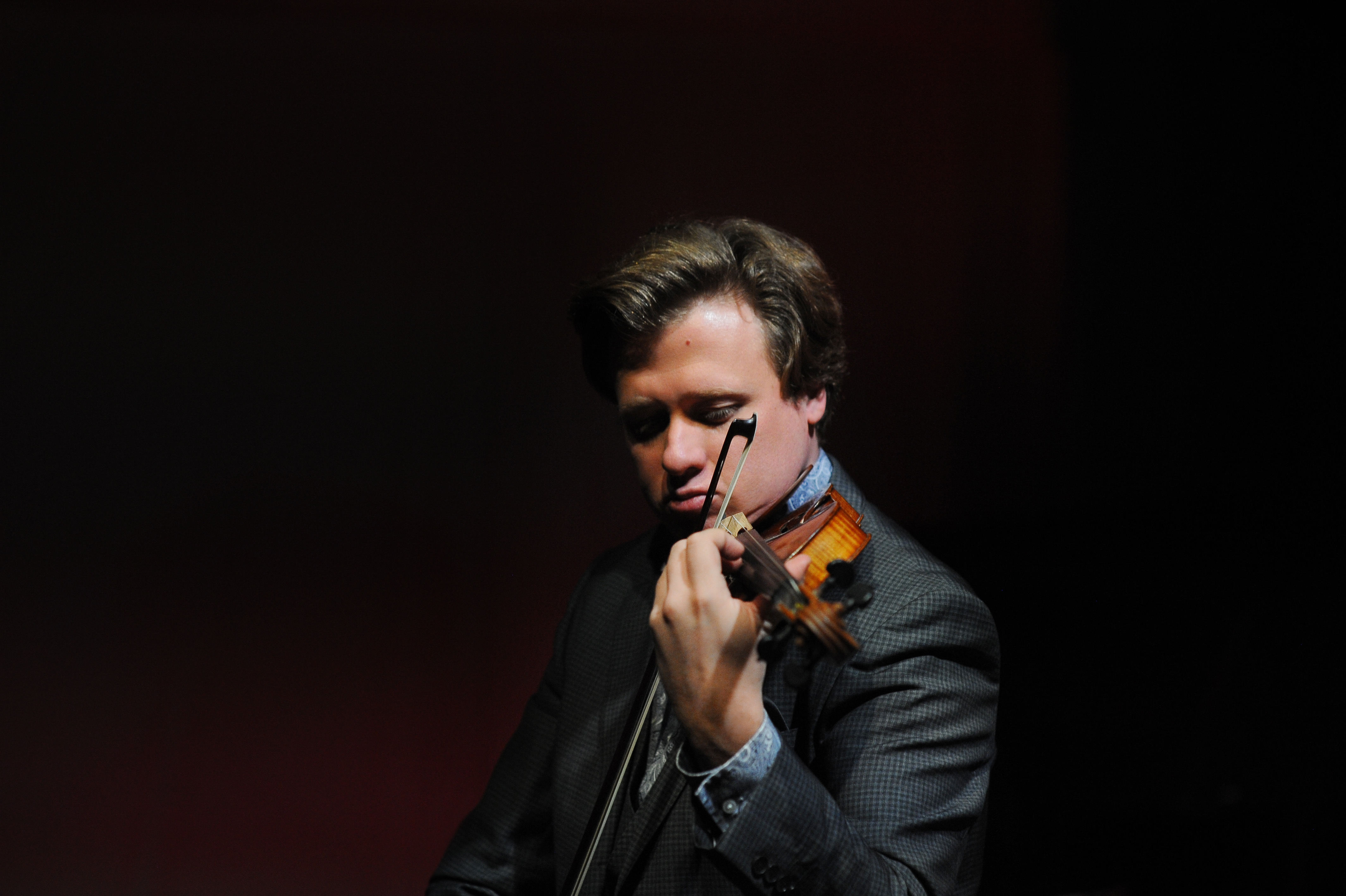 Filarmonica de Minas Gerais Violinista ANDREY BARANOV Foto de Alexander Fefelov