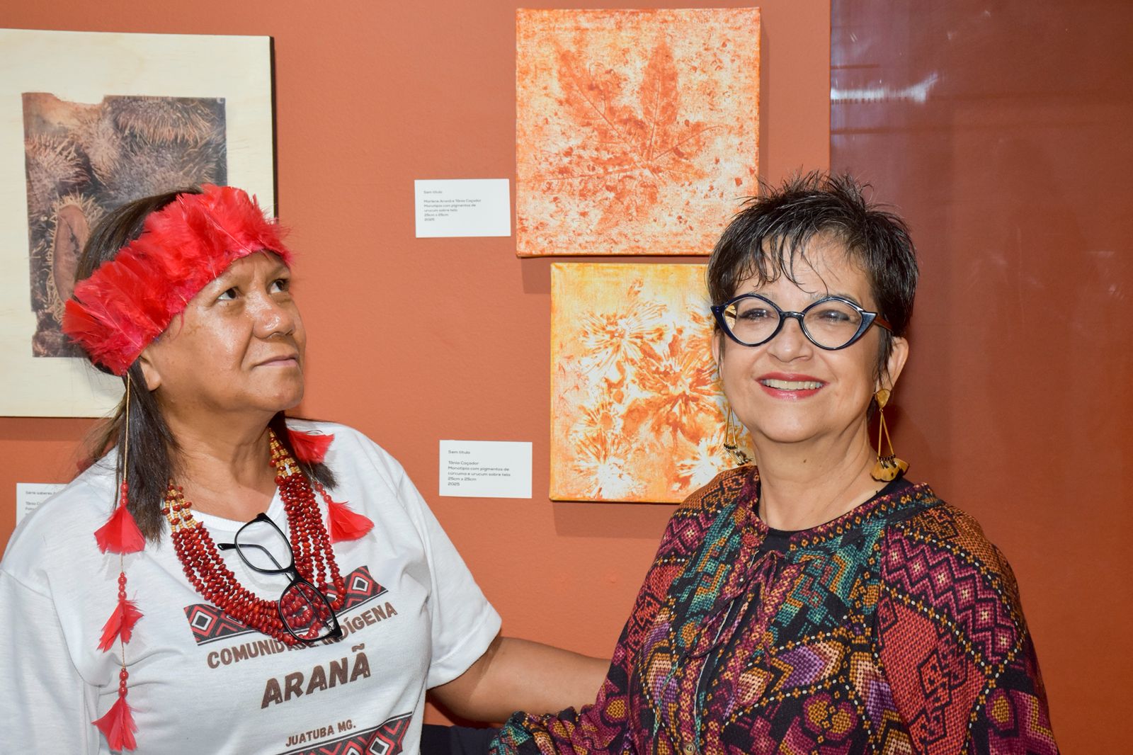 Oficina “Ervas Medicinais e Monotipias com Urucum” une arte indígena e saberes ancestrais no Centro de Arte Popular