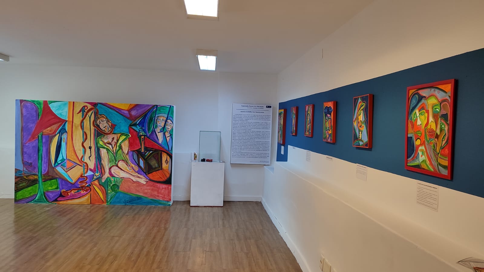 Exposição “Passos da Liberdade” celebra Tiradentes e homenageia a luta pela liberdade com obras de Joanna Scharlé