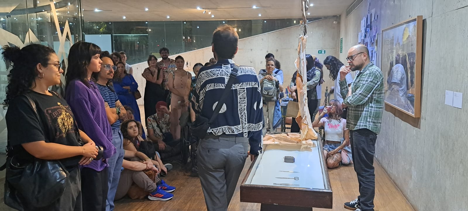 Bate papo com artistas da exposição A volta ao dia em 80 mundos 20 08 2026 13