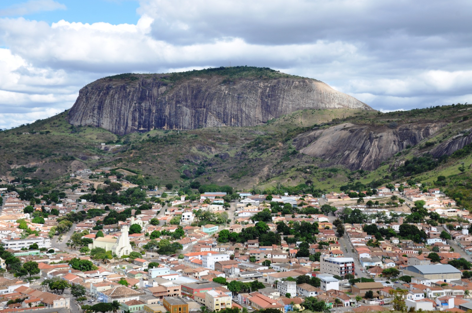 Larissa Rodrigues : Pedra Ferro