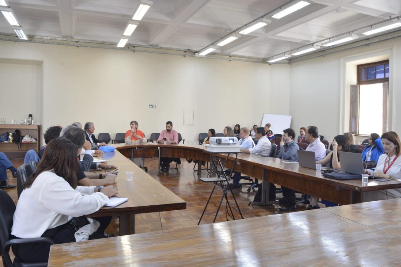 Centro Educacional Maciel Salgado - Investigando um pouco