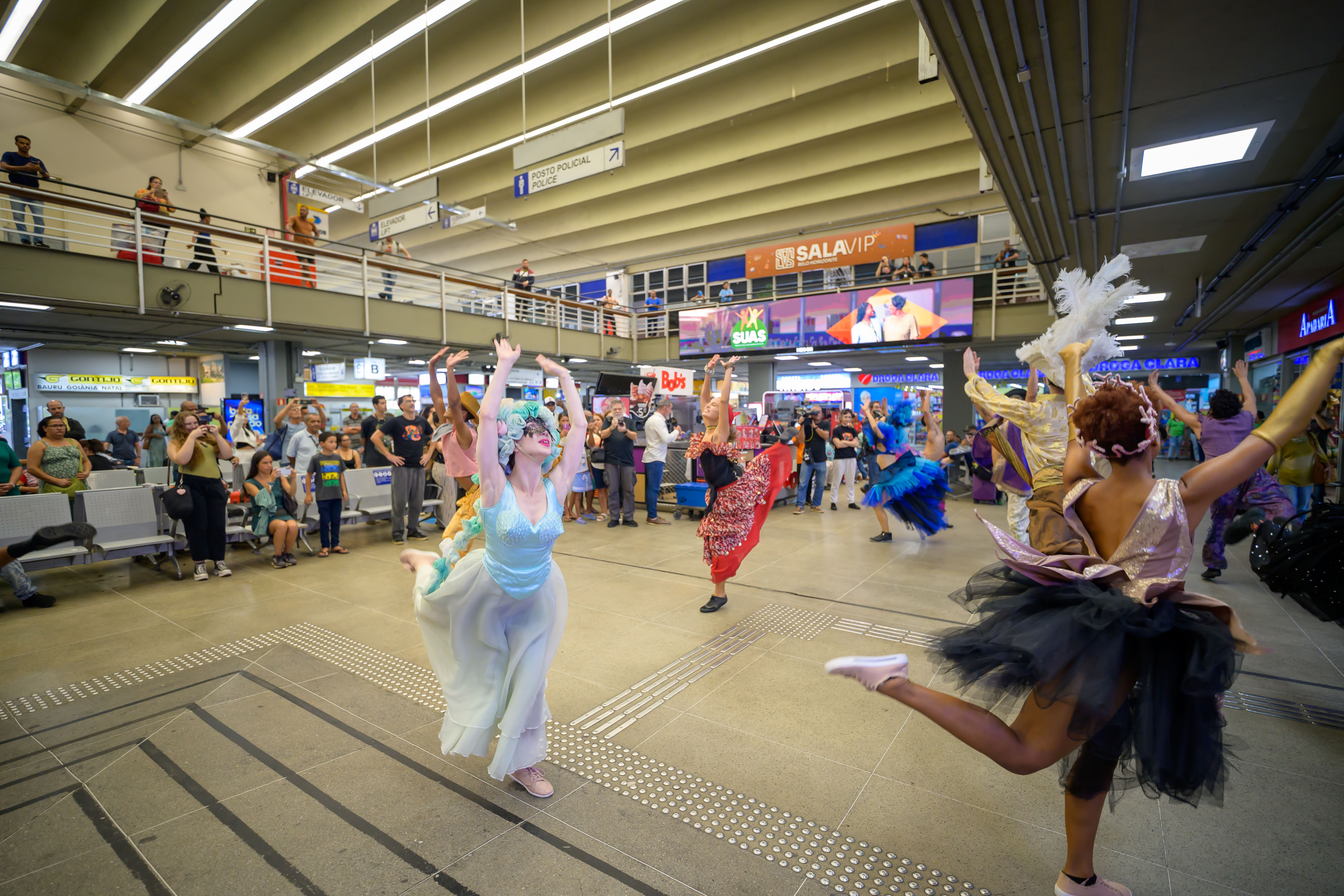 Turistas são recebidos com flash mob e experiências imersivas na Rodoviária e no Aeroporto de BH
